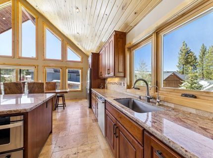 1198 Pyramid Circle, South Lake Tahoe, CA 96150 Photo