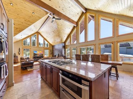 1198 Pyramid Circle, South Lake Tahoe, CA 96150 Photo