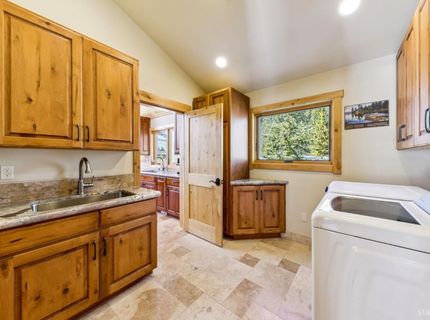 1198 Pyramid Circle, South Lake Tahoe, CA 96150 Photo
