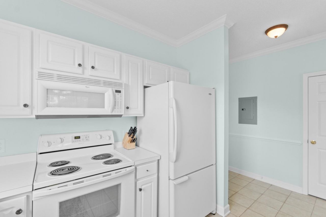 6015 Catalina Dr.  Photo 4