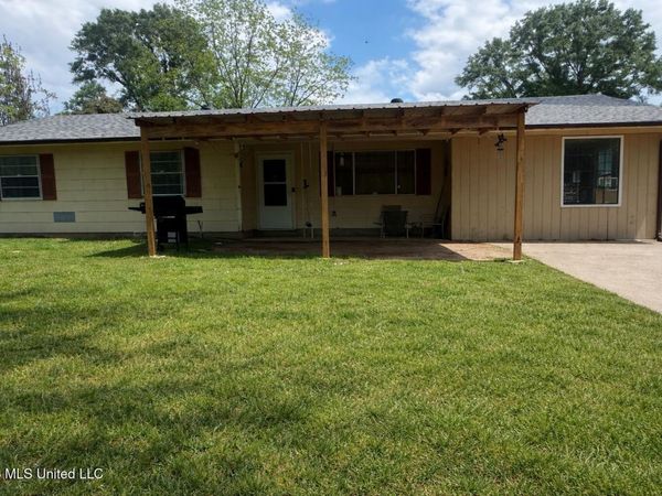 527 Carpenter Street, Utica, MS 39175