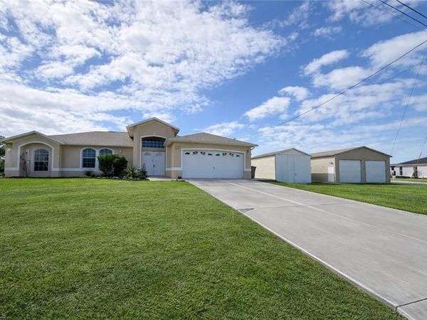 517 Peerless CIR , LEHIGH ACRES, FL 33974