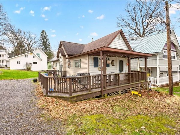 6958 7 Embury Avenue , Castile, NY 14427