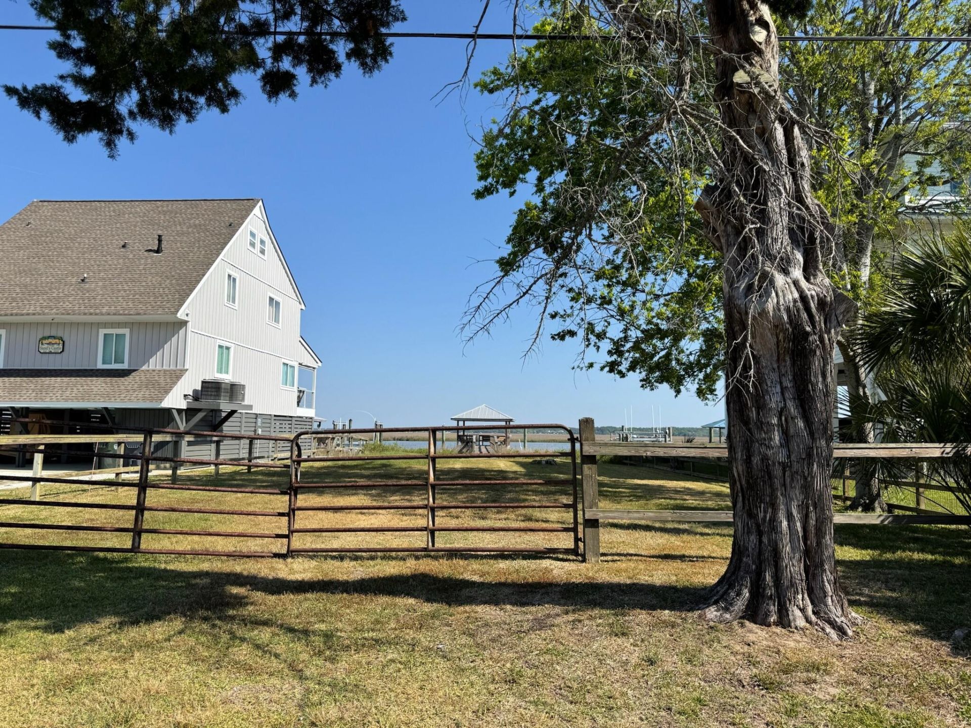 3738 Docksite Road Photo 2