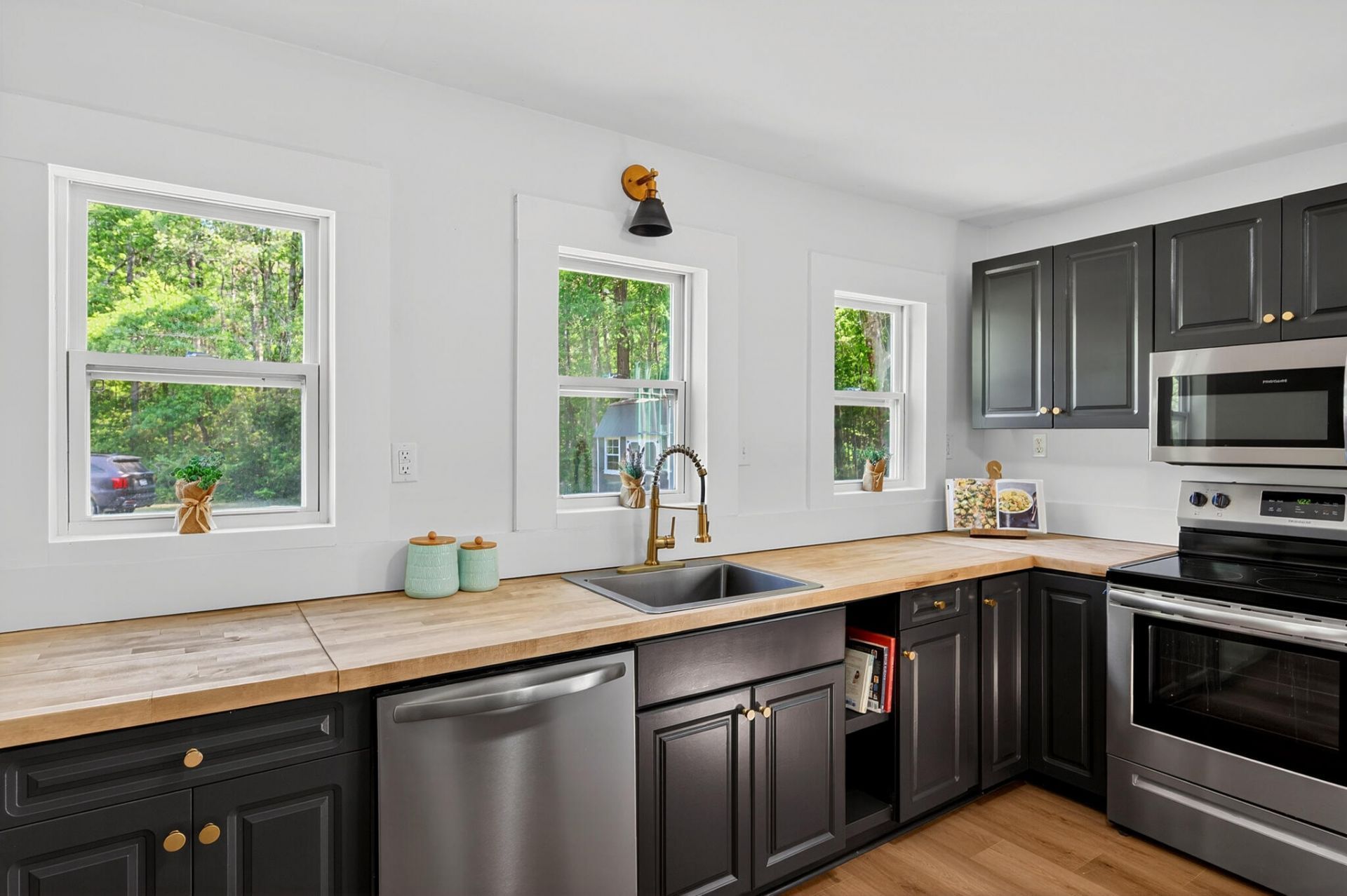 1586 Highway 15 Photo 11