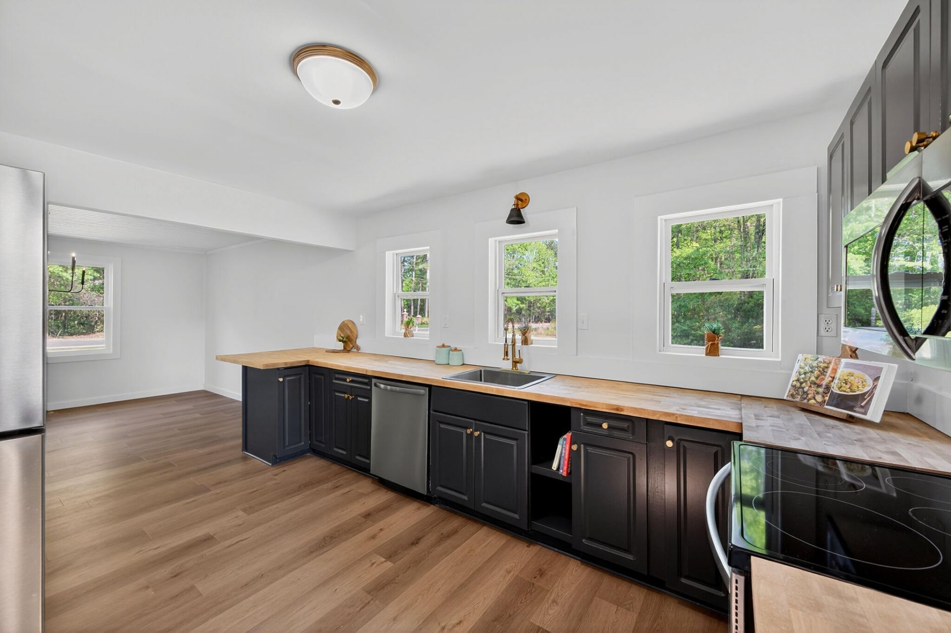 1586 Highway 15 Photo 13