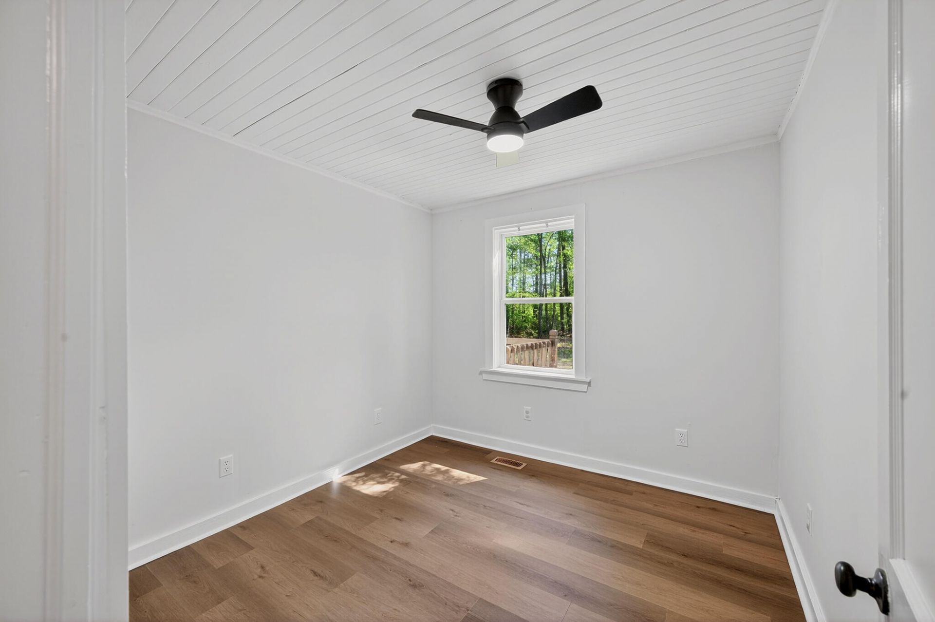 1586 Highway 15 Photo 14