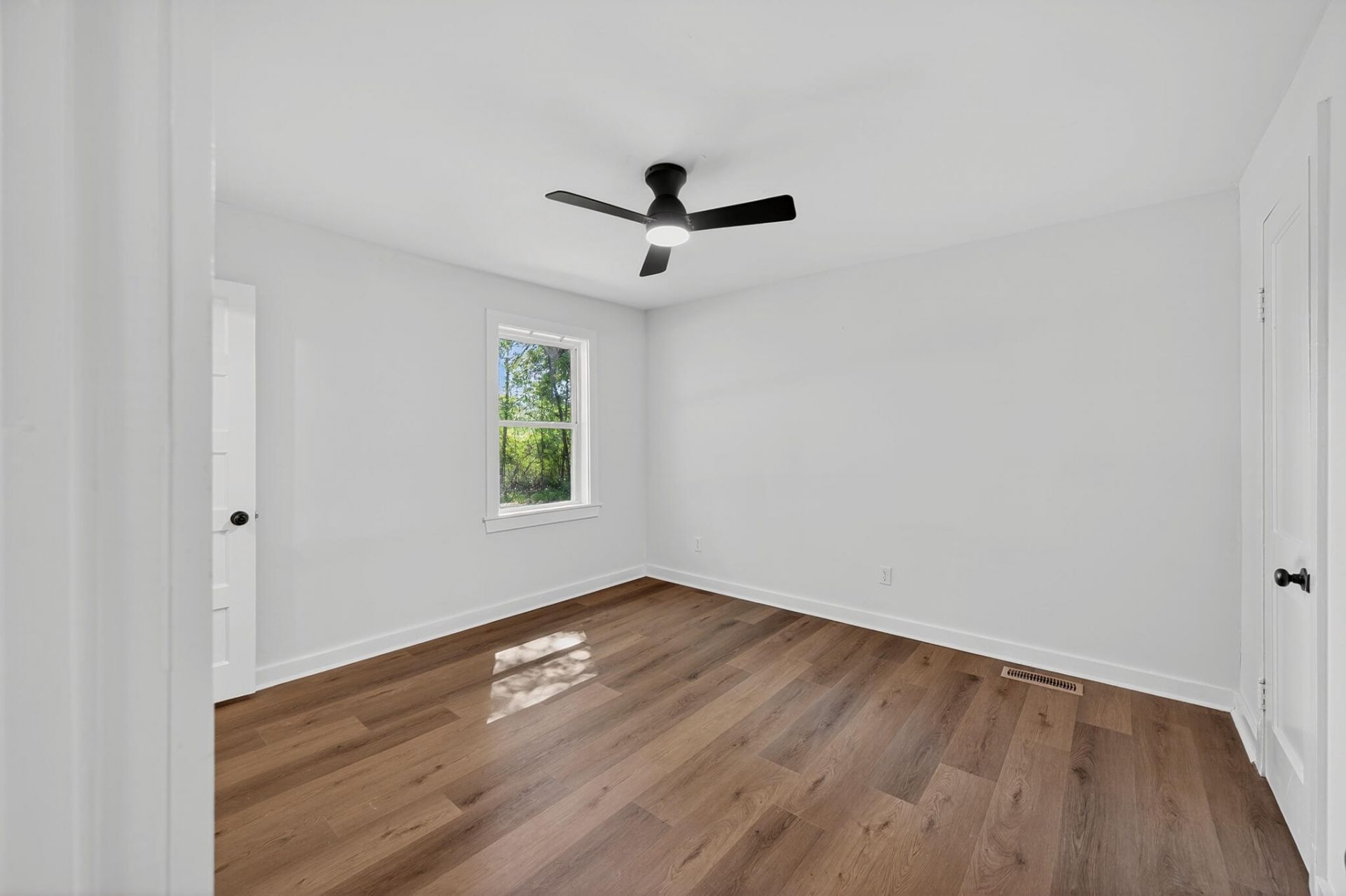 1586 Highway 15 Photo 18