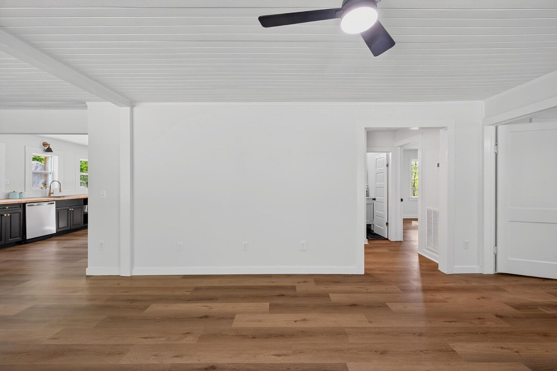 1586 Highway 15 Photo 4