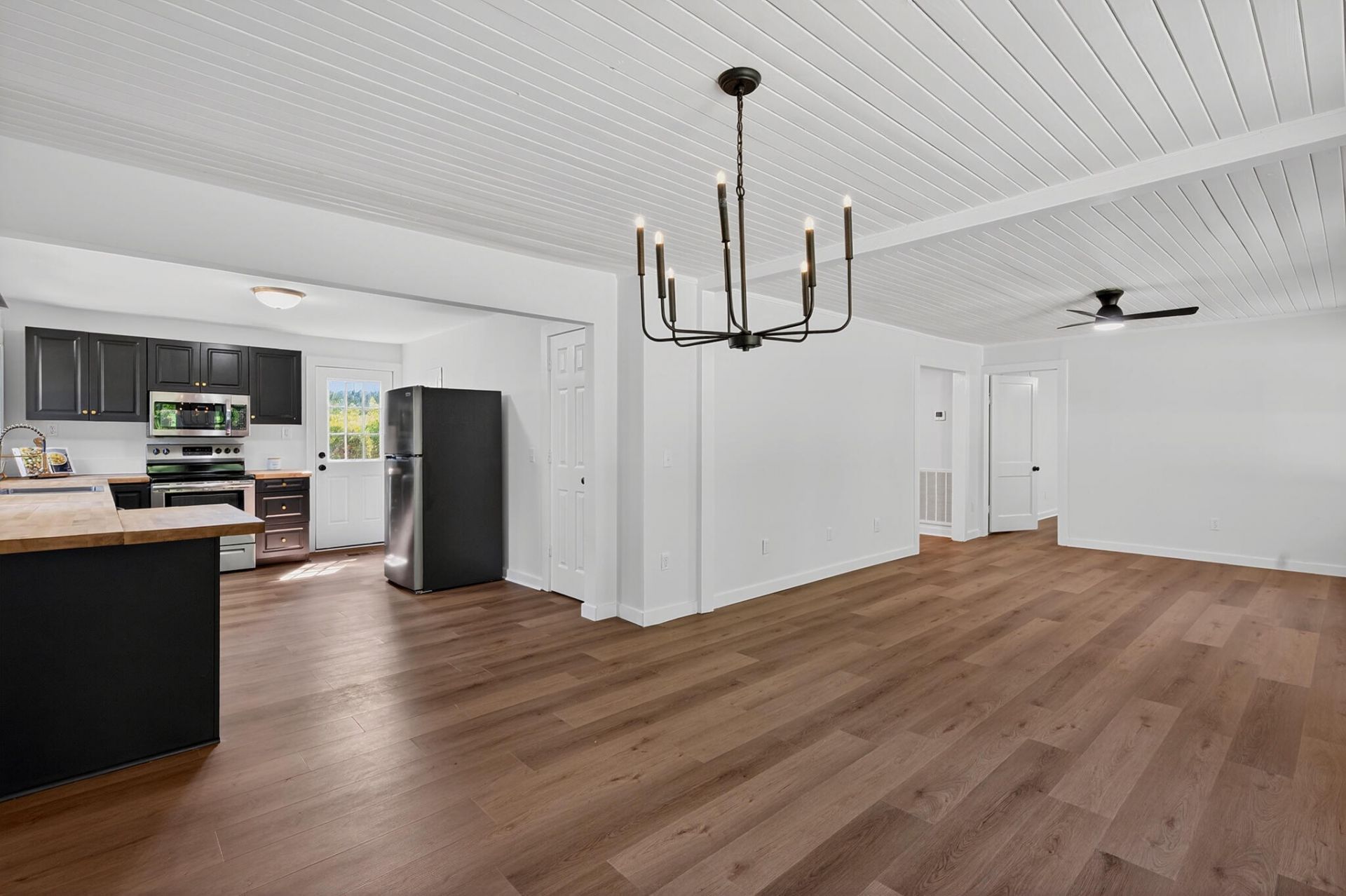 1586 Highway 15 Photo 6