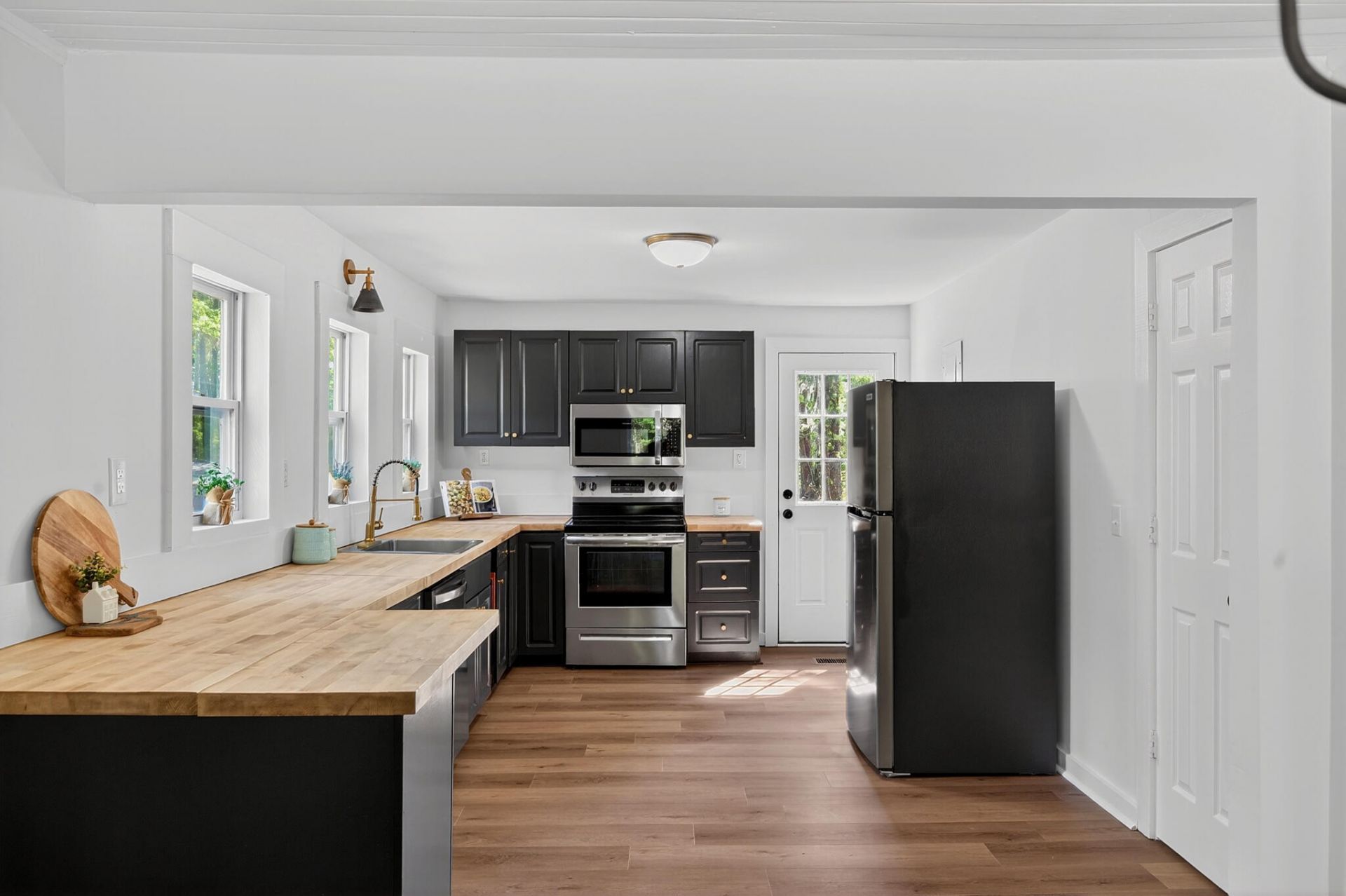 1586 Highway 15 Photo 8