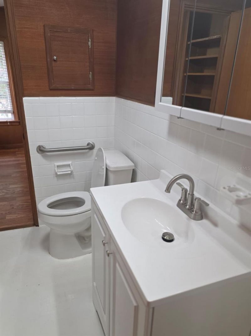 710 NE 11th Avenue, Gainesville, FL 32601 Photo