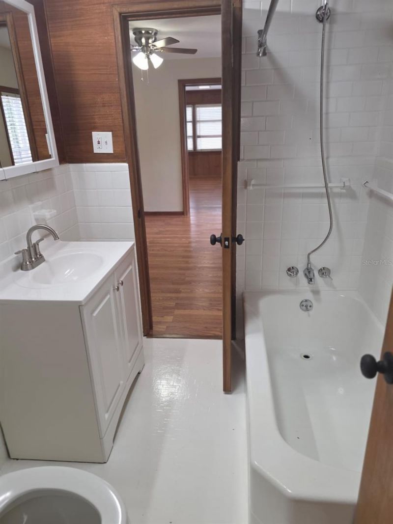 710 NE 11th Avenue, Gainesville, FL 32601 Photo