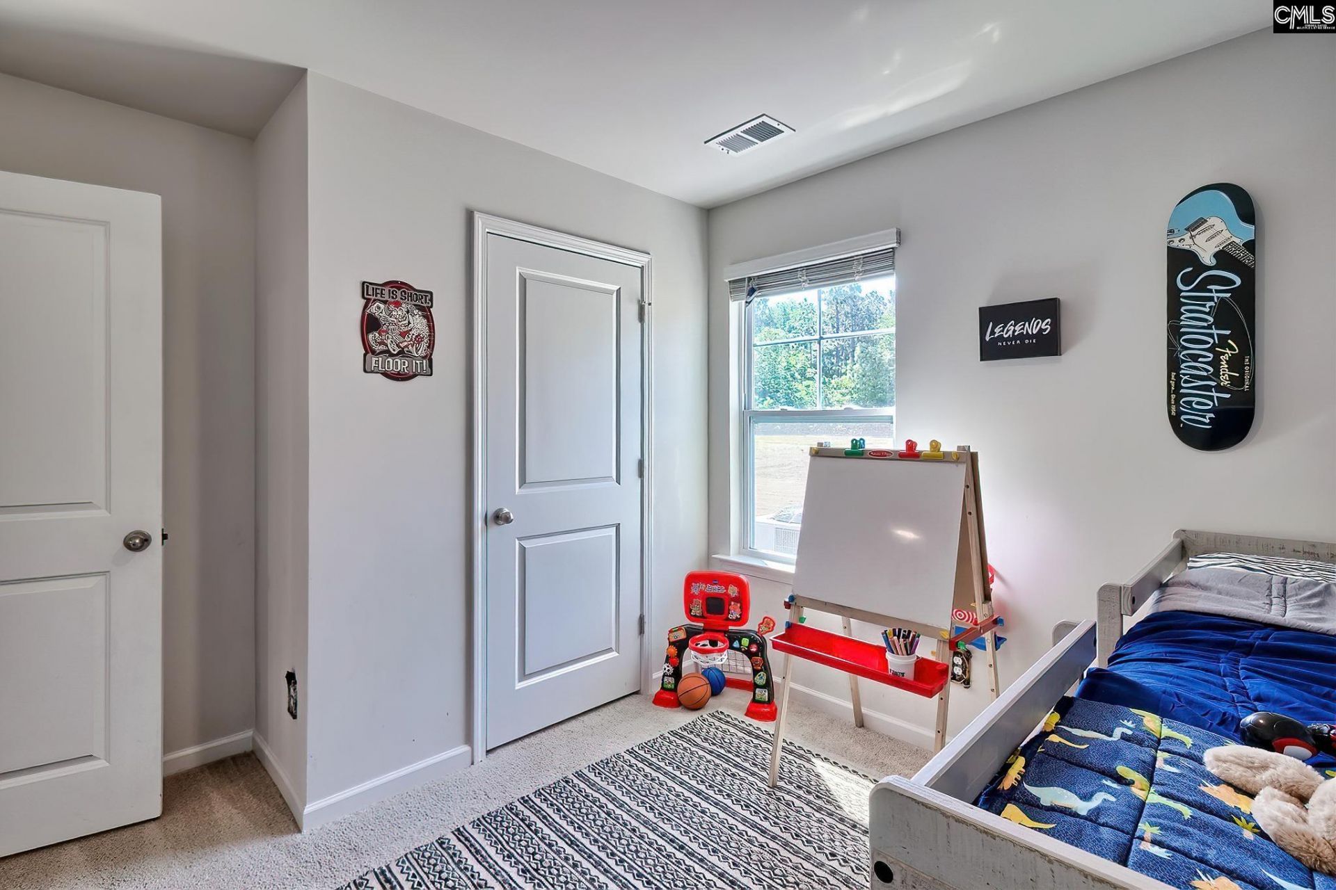 1050 Mckittrick Drive  Photo 14