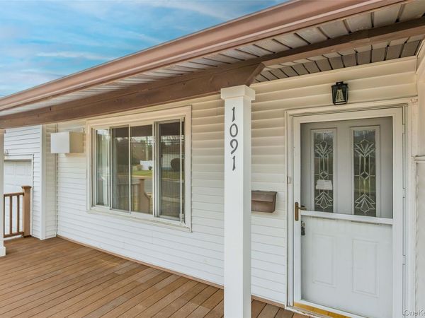 1091 Gardiner Drive , Bay Shore, NY 11706