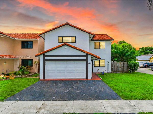 15166 SW 94th Ter , Miami, FL 33196