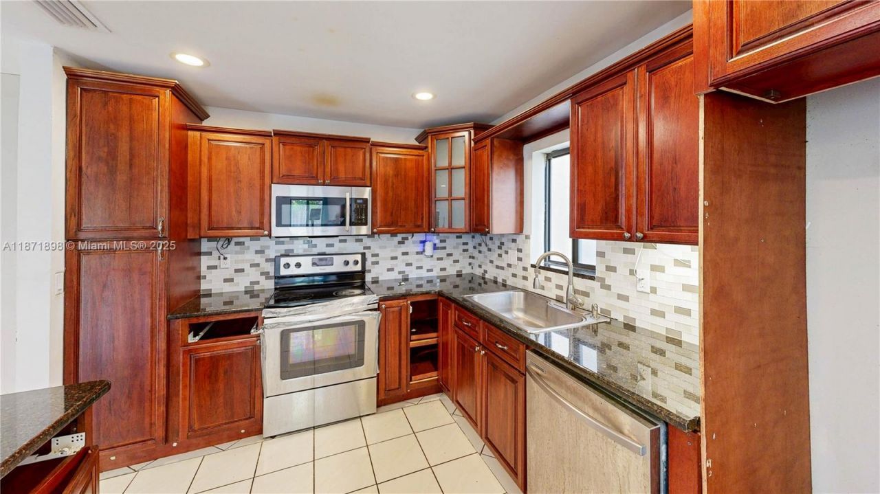 15166 SW 94th Ter , Miami, FL 33196 Photo