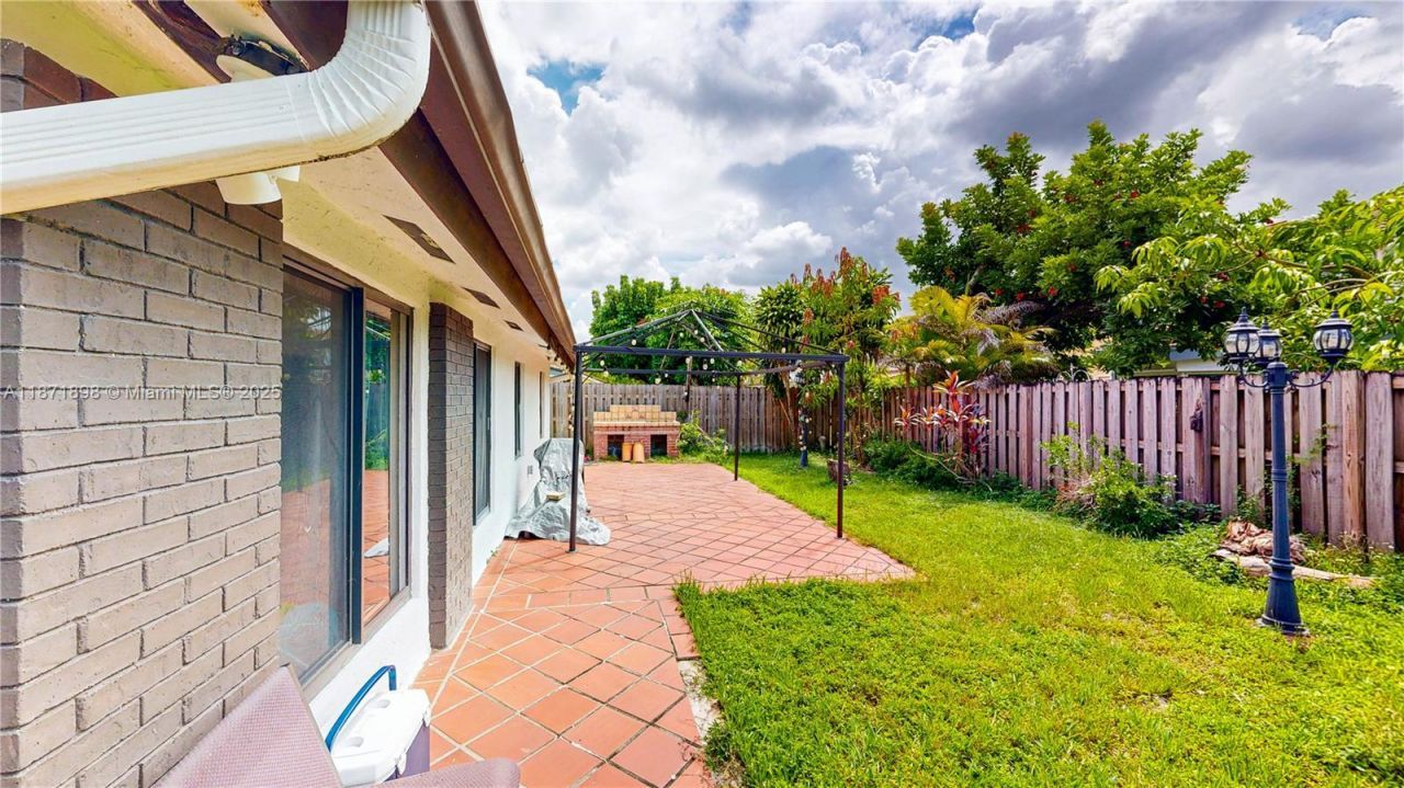 15166 SW 94th Ter , Miami, FL 33196 Photo