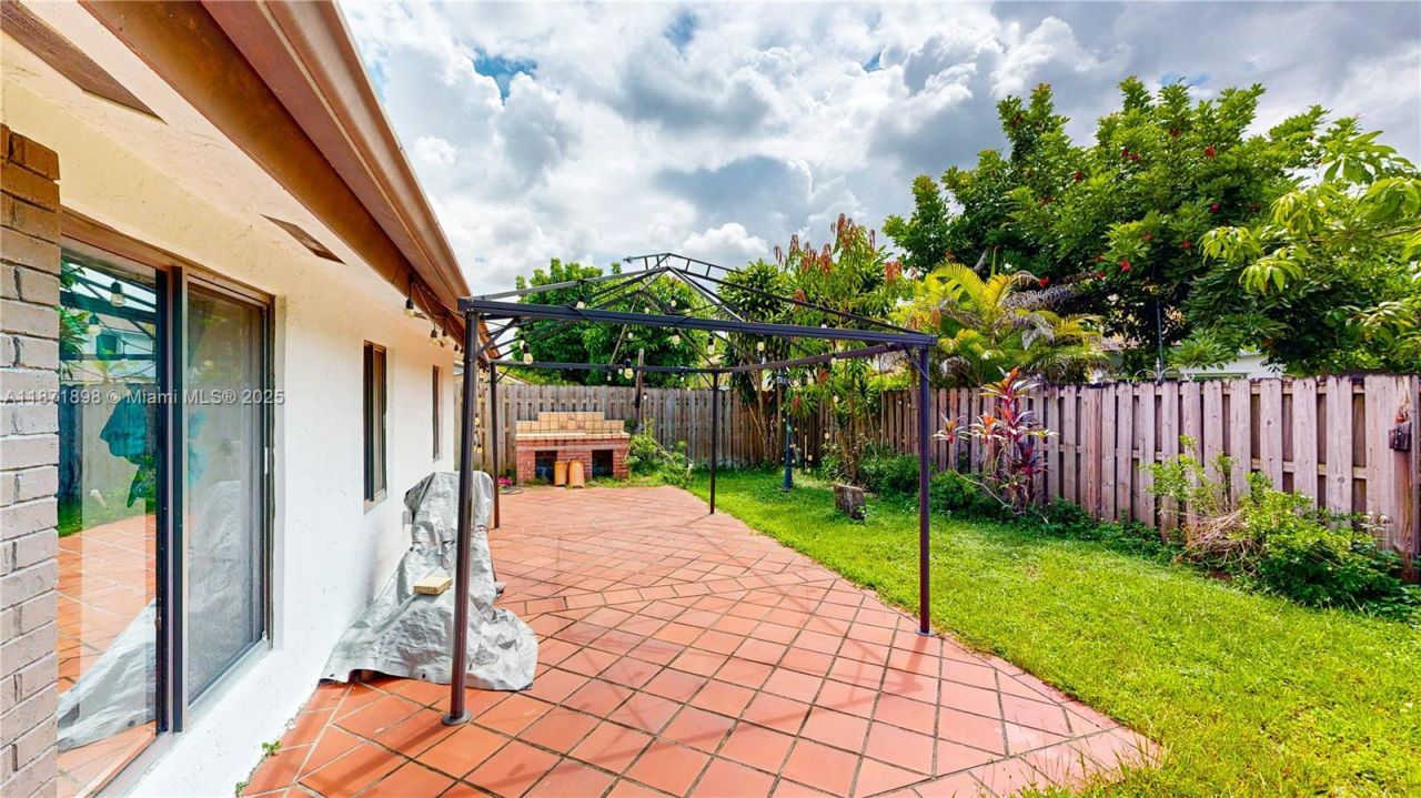 15166 SW 94th Ter , Miami, FL 33196 Photo