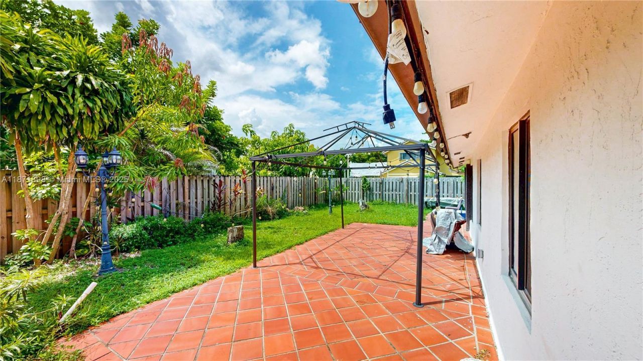 15166 SW 94th Ter , Miami, FL 33196 Photo