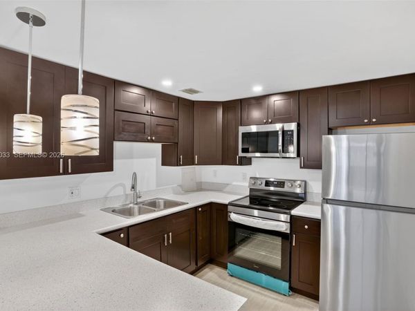 10400 SW 108th Ave, Unit A215, Miami, FL 33176