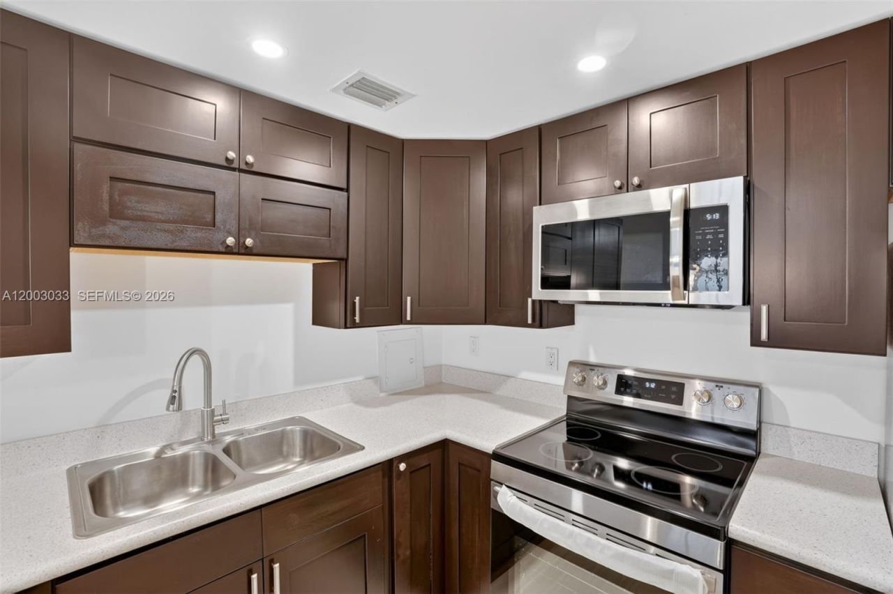 10400 SW 108th Ave, Unit A215, Miami, FL 33176 Photo