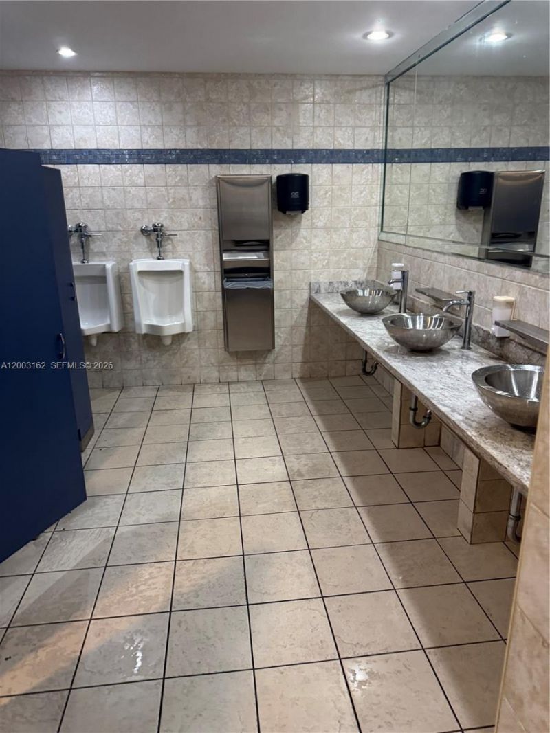 717 Ponce De Leon Blvd, Unit 323, Coral Gables, FL 33134 Photo