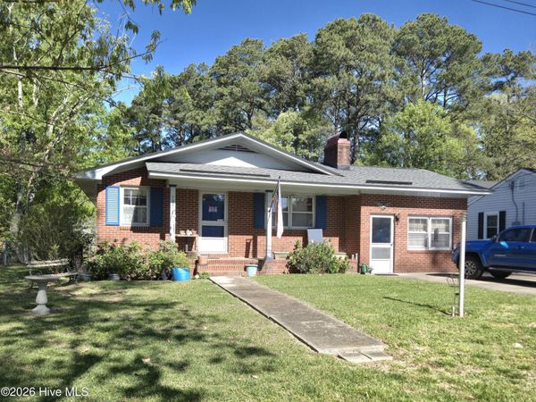 1221 Crescent Drive , Elizabeth City, NC 27909