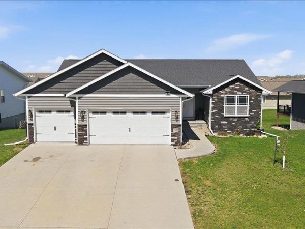 1115 Algonquin Drive, Cedar Falls, IA 50613