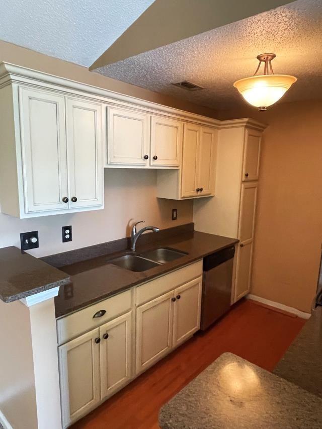 3792 Hitchcock Way  Photo 6