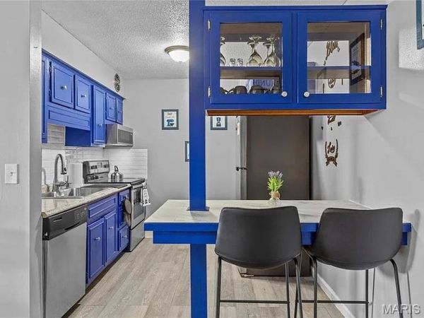 452 Chapel Ridge Drive, Unit B, Hazelwood, MO 63042