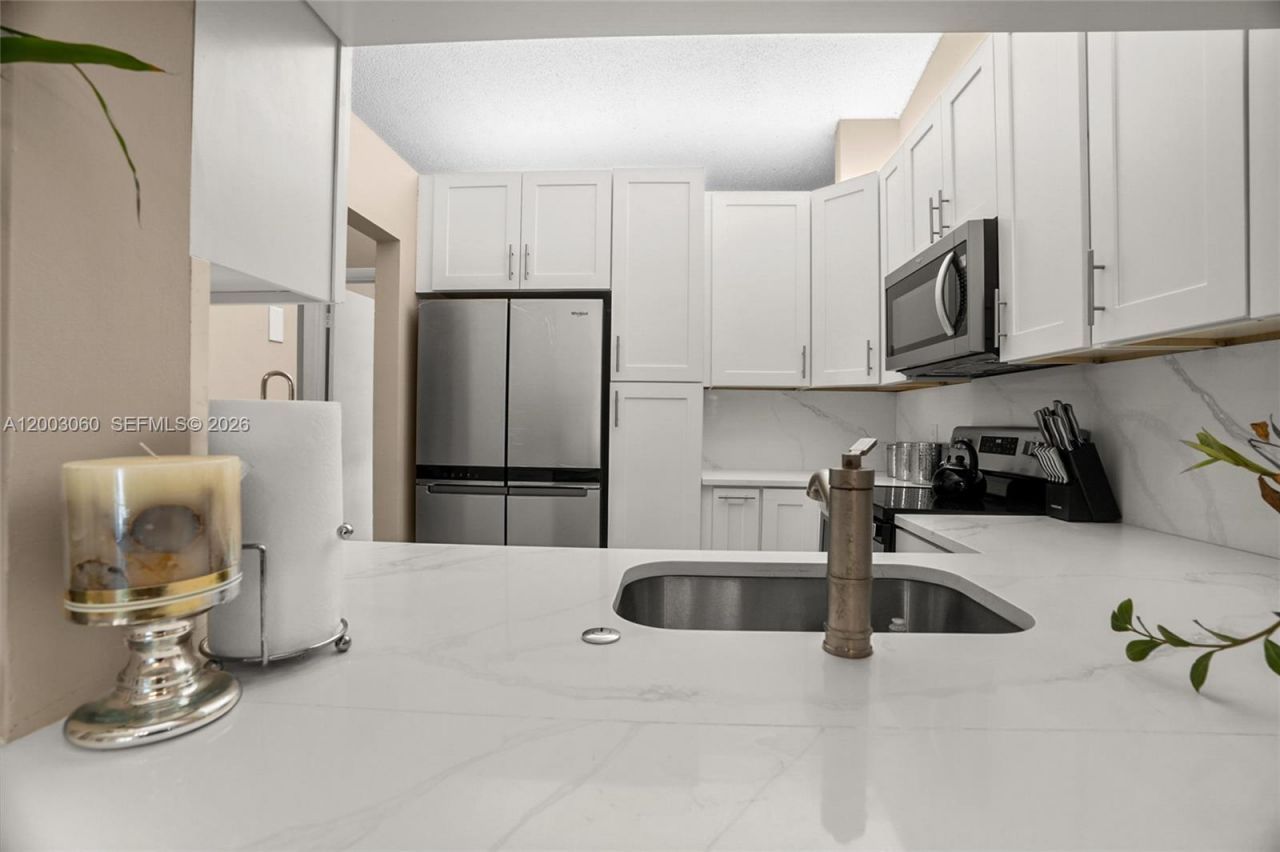 906 Republic Ct , Deerfield Beach, FL 33442 Photo