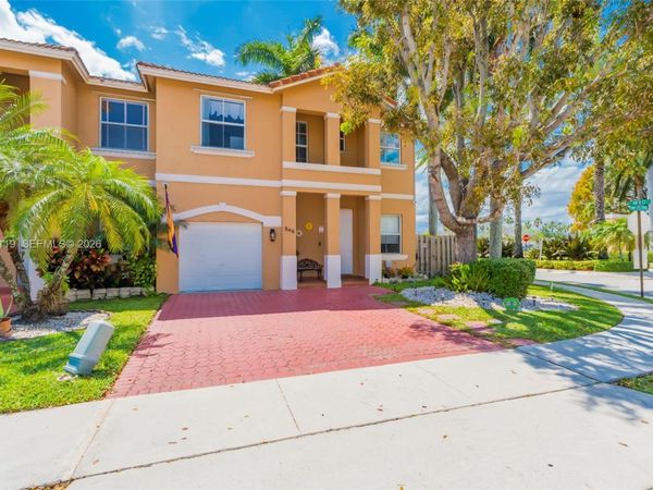 846 NW 135th Ter, Pembroke Pines, FL 33028