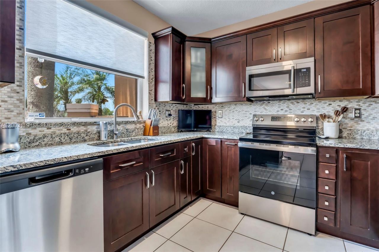 846 NW 135th Ter, Pembroke Pines, FL 33028 Photo