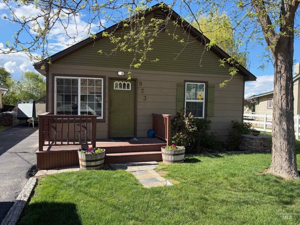 923 N 10th Ave, Nampa, ID 83651