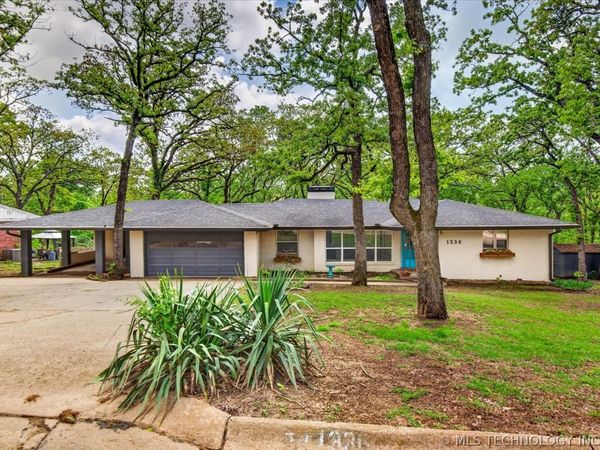 1336 Ridgewood Road , Bartlesville, OK 74006