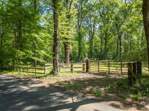 776 Moores Creek, Columbus, MS 39701