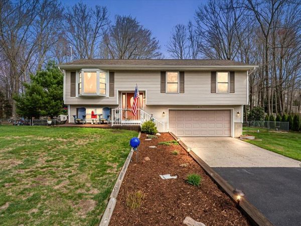 275 Bay Haven Avenue, Holland, MI 49424