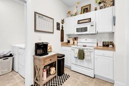 5070 Windsor Green Way  photo 4