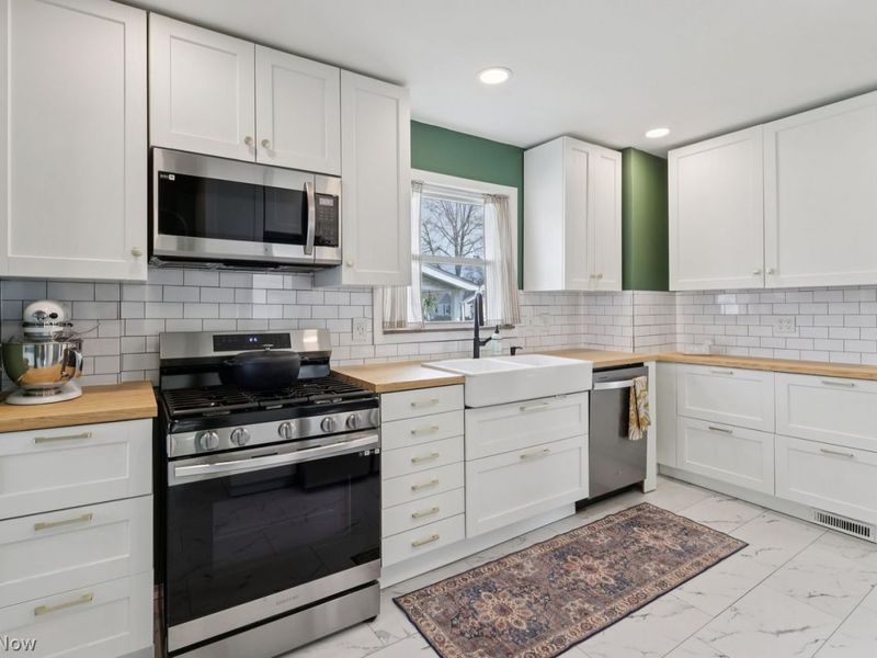 4362 W 226th Street, Fairview Park, OH 44126 Photo 16