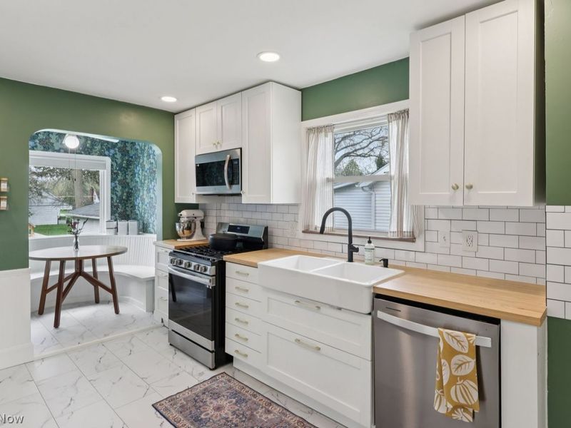 4362 W 226th Street, Fairview Park, OH 44126 Photo 2