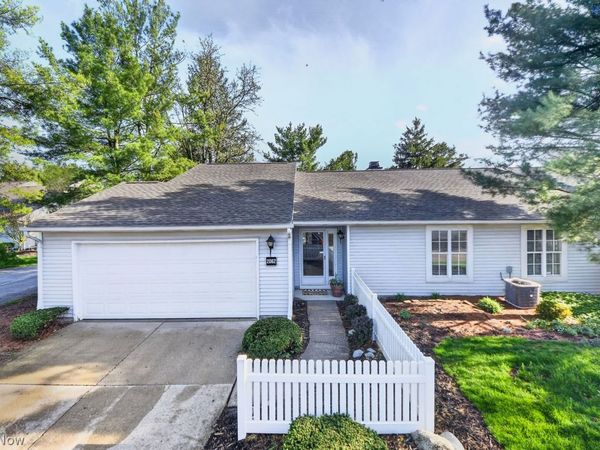 2062 Bretton Place , Akron, OH 44313