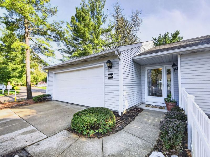 2062 Bretton Place , Akron, OH 44313 Photo 2