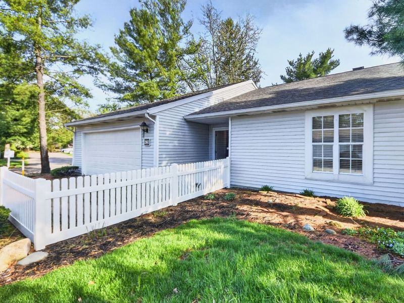 2062 Bretton Place , Akron, OH 44313 Photo 3