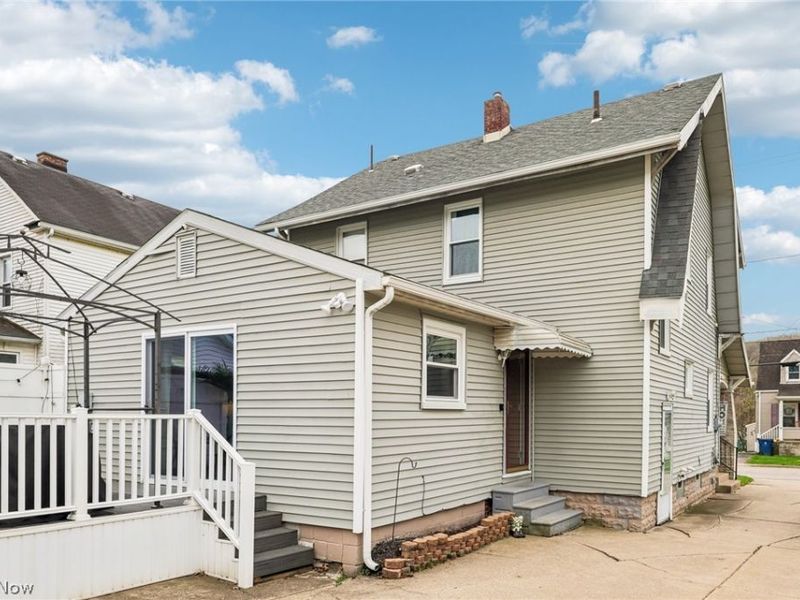 310 W Wood Street , Lowellville, OH 44436 Photo 2