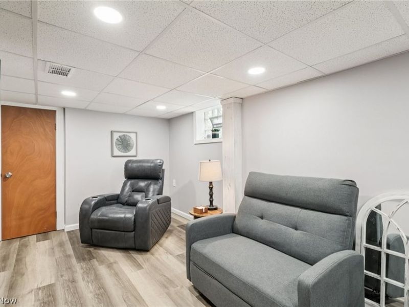 310 W Wood Street , Lowellville, OH 44436 Photo 23