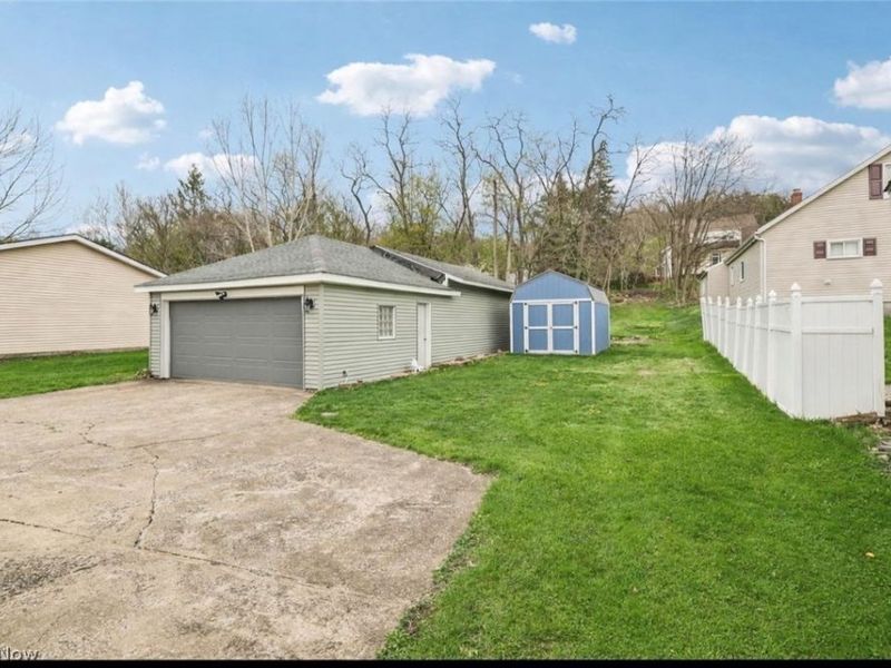 310 W Wood Street , Lowellville, OH 44436 Photo 4