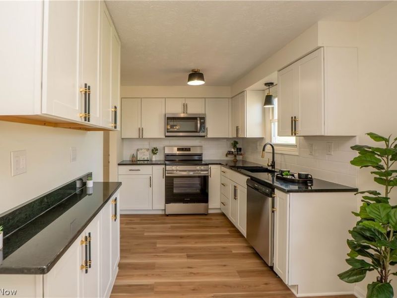 7162 Sandy Lane NW, Malvern, OH 44644 Photo 10