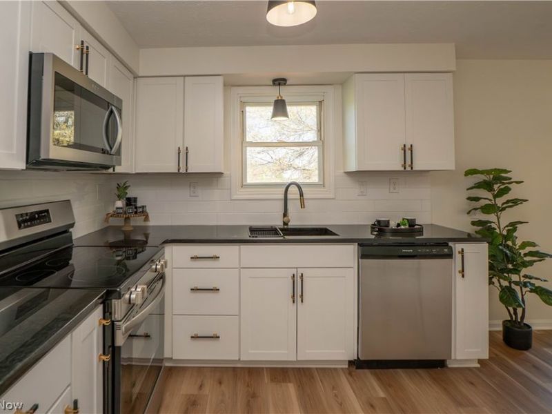 7162 Sandy Lane NW, Malvern, OH 44644 Photo 11