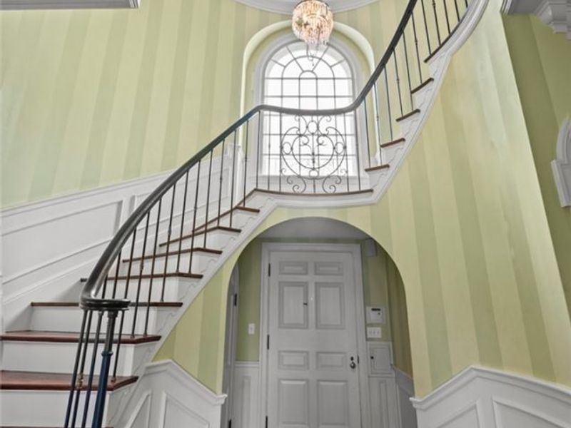 17640 S Woodland Road, Shaker Heights, OH 44120 Photo 3